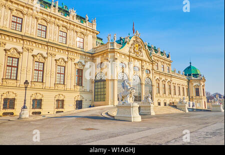 VIENNA, Austria - 18 febbraio 2019: la bella entrata principale al Belvedere Superiore Palace è un capolavoro di ex austriaco di stile barocco in ar Foto Stock