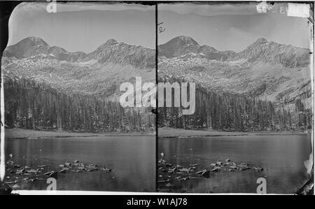 Lago alpino IN CERRO BLANCO MONTAGNE, COLORADO Foto Stock