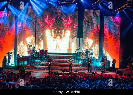 Giugno 30, 2019 - Milwaukee, Wisconsin, Stati Uniti - COY BOWLES, ARGILLA COOK, DANIEL DE LOS REYES, ZAC BROWN, CHRIS FRYAR, JIMMY DE MARTINI, DRISKELL John Hopkins e MATT MANGANO di Zac Brown Band durante il Summerfest Music Festival a Milwaukee nel Wisconsin (credito Immagine: © Daniel DeSlover/ZUMA filo) Foto Stock