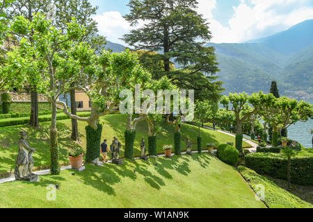 LENNO, LAGO DI COMO, Italia - Giugno 2019: paesaggistico giardino della Villa del Balbianello a Lenno sul Lago di Como. Foto Stock