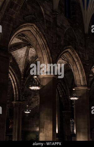 Arcade gotica, la Cattedrale di St Giles, Edimburgo, Scozia, Gran Bretagna Foto Stock