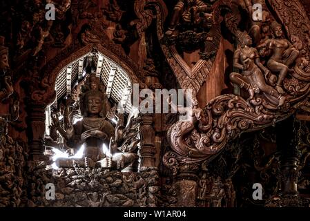 Divinità Brahma, Santuario della Verità tempio, Pattaya, Thailandia Foto Stock