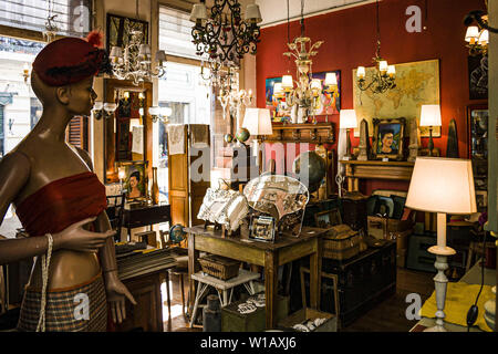 Buenos Aires, Argentina. Undicesimo oct, 2009. Una vista di un antiquario in San Telmo quartiere. Credito: Ricardo Ribas/SOPA Immagini/ZUMA filo/Alamy Live News Foto Stock