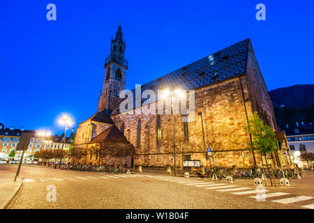 Bolzano Cattedrale o Duomo di Bolzano si trova nella città di Bolzano in Alto Adige, Italia Foto Stock