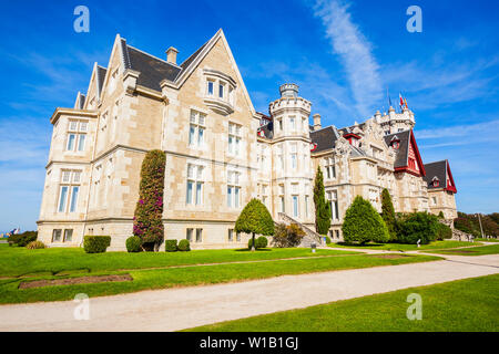 Magdalena Palace o il Palacio de la Magdalena è un palazzo situato sulla penisola di Magdalena nella città di Santander, Spagna. Foto Stock