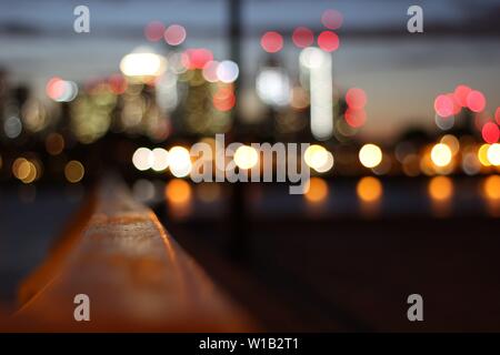 Bokeh di fondo dietro il nodo di corda in Docklands, Londra, Inghilterra, Regno Unito Foto Stock