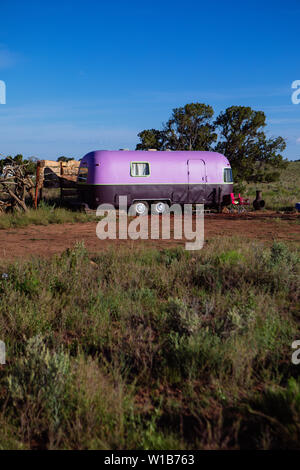 Rimorchio Airstream alloggio in alternativa eco friendly Campeggio Glamping "nido" in Williams, Arizona, Stati Uniti d'America, nei pressi del Grand Canyon Foto Stock