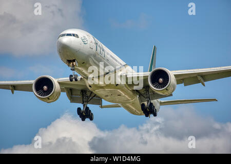 AP-BGK PIA Pakistan International Airlines Boeing 777-200 Foto Stock