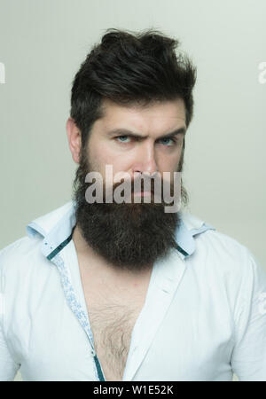 Come far crescere la gran barba. Modi di ottimizzare i peli del viso. Il grooming barba non è mai stato così facile. La cura della barba trucchi manterrà i peli del viso cercando r Foto Stock