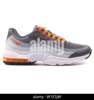 Nike Air Max 95 Ultra JCRD uomini in esecuzione Sneakers - 749771-007 Foto  stock - Alamy