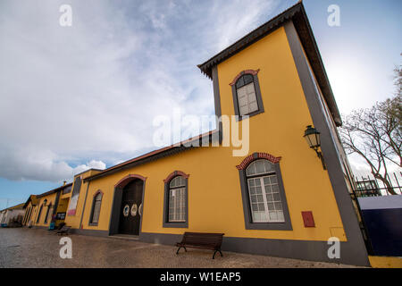 Vista del centro di strade storiche della città di Faro, Portogallo . Foto Stock