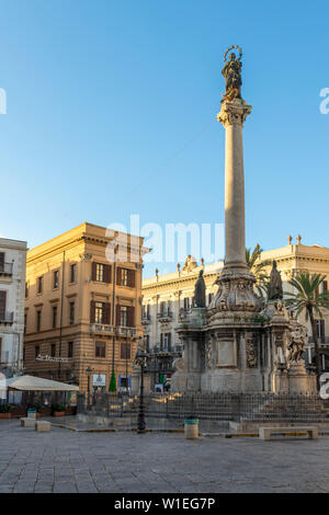 Colonna dell'Immacolata Monumento a San Domenico piazza vicino alla Vucciria, Palermo, Sicilia, Italia, Europa Foto Stock