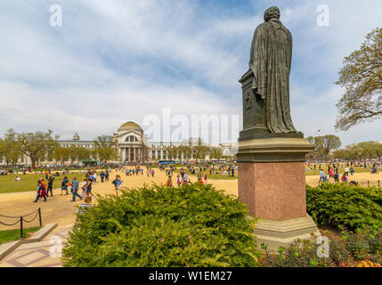 Vista del Smithsonian Museo Nazionale di Storia Naturale in primavera, Washington D.C., Stati Uniti d'America, America del Nord Foto Stock