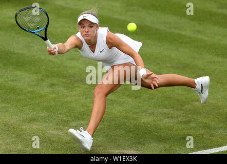 Katie Swan in azione il giorno due dei campionati di Wimbledon al All England Lawn Tennis e Croquet Club di Londra.