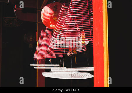 Ornamento cinese a Klenteng Poncowinatan, Yogyakarta, Indonesia Foto Stock