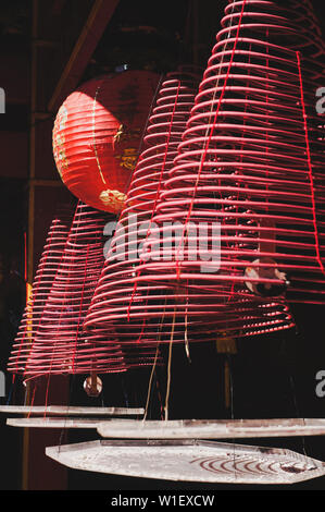 Ornamento cinese a Klenteng Poncowinatan, Yogyakarta, Indonesia Foto Stock