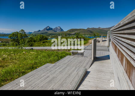 Vista da picnic Torvdalshalsen stop, Isole Lofoten in Norvegia. Foto Stock