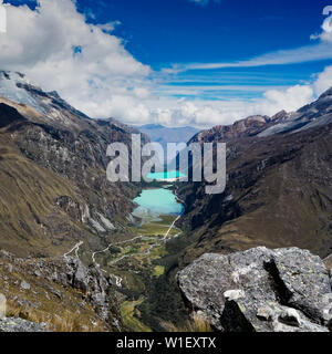 Bella Llanganuco valle di montagna e laghi nella Cordillera Blanca nelle Ande del Perù Foto Stock