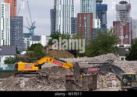 Demolizione di edifici nelle vicinanze Nine Elms rigenerazione area a sud di Londra. Giugno 26, 2019 Foto Stock