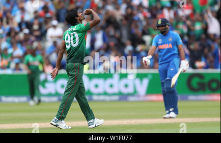 Bangladesh Mustafizur Rahman celebra bowling India di Mohammed Shami durante l'ICC Cricket World Cup group stage corrispondono a Edgbaston, Birmingham. Foto Stock