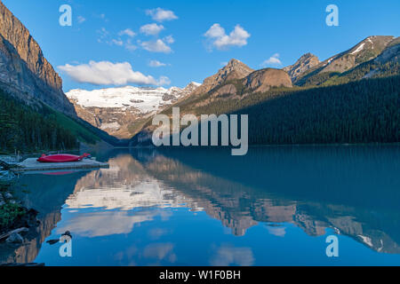 Il Lago Louise, il Parco Nazionale di Banff, Canada Foto Stock
