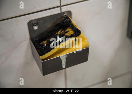 Factory soap box e spugna Foto Stock