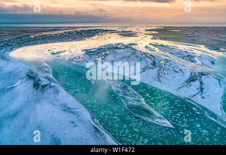 Luce invernale, Crooked il letto del fiume, Thjorsa River, costa sud dell'Islanda Foto Stock