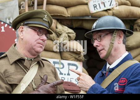 Kidderminster, Regno Unito. Il 29 giugno, 2019. Severn Valley ferrovie 'Step torna alla 1940's' ottiene fuori ad un inizio favoloso questo fine settimana con il costume di re-enactors giocare la loro parte nel fornire un autentica ricreazione del tempo di guerra la Gran Bretagna. Credito: Lee Hudson Foto Stock