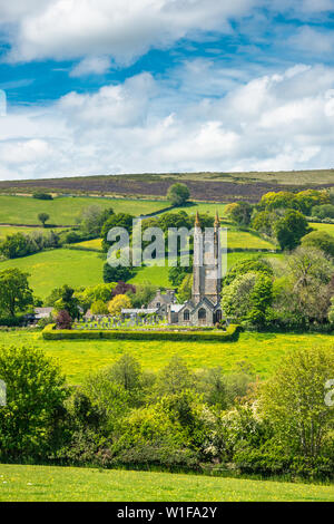 St Pancras Chiesa a Widecombe nel villaggio di Moro nel Parco Nazionale di Dartmoor, Devon, Inghilterra, Regno Unito. Foto Stock