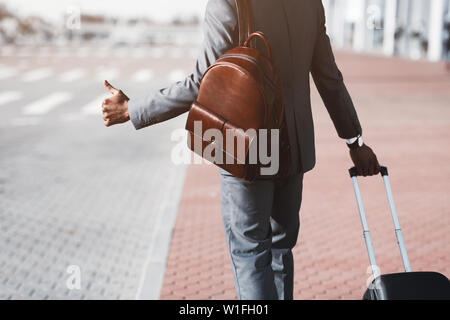 Imprenditore la cattura di Taxi, arrivando all'Aeroporto, il raccolto Foto Stock