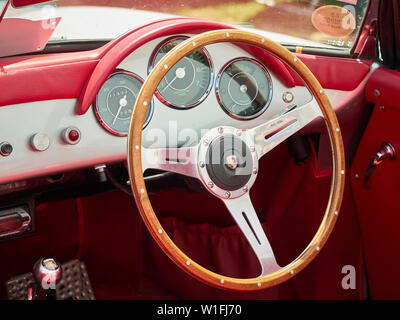 Porsche 356 Speedster, a due porta motore posteriore sportivo tedesco di auto prodotte tra il 1950 e il 1965. Foto Stock