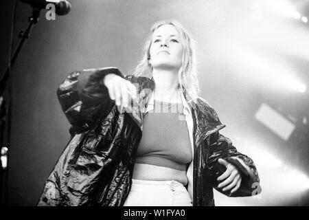 Roskilde, Danimarca. Il 1 luglio 2019. Il cantante norvegese Hoy La esegue un concerto dal vivo durante il danese music festival Roskilde Festival 2019. (Photo credit: Gonzales foto - Malthe Ivarsson). Foto Stock