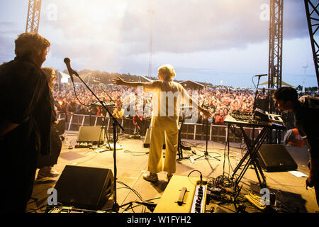 Roskilde, Danimarca. Il 1 luglio 2019. Il cantante norvegese Hoy La esegue un concerto dal vivo durante il danese music festival Roskilde Festival 2019. (Photo credit: Gonzales foto - Malthe Ivarsson). Foto Stock