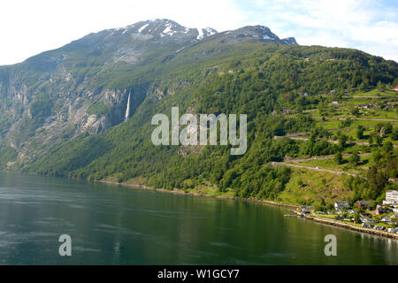 Ornevegen o eagle road in Norvegia con cascate, eagle road in Norvegia e geiranger Foto Stock