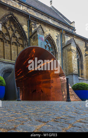 Maastricht, Paesi Bassi 07/02/2019 Ex monastero gotico convertito in un cinque stelle Kruisherenhotel parte della collezione Oostwegel Foto Stock