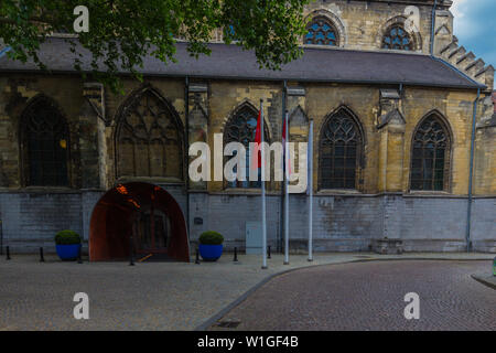 Maastricht, Paesi Bassi 07/02/2019 Ex monastero gotico convertito in un cinque stelle Kruisherenhotel parte della collezione Oostwegel Foto Stock