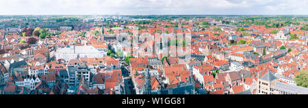 Ampia vista aerea panorama del centro storico di Bruges, Belgio Foto Stock