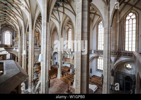 27 giugno 2019, Sassonia, Freiberg: vista sulla cattedrale di St. Marien Freiberg con il grande organo Silbermann. Freiberg è la più antica e importante argento area mineraria nei Monti Metalliferi. La tradizione mineraria si riflette in molti motivi anche nelle chiese e la cattedrale della città. La regione si applica per il titolo sul lato sassone con diciassette, sul lato ceca con cinque parti. La scelta di monumenti, paesaggi naturali e culturali rappresentano le più importanti aree minerarie ed epoche della Saxon-Bohemian industria mineraria come testimoni di 800 anni di storia. Foto: Jan Woitas/dpa-Zentralbild Foto Stock