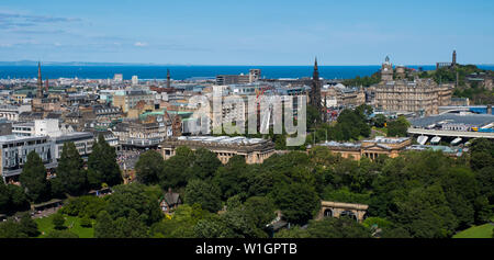 Edimburgo vista dal castello di Edimburgo, Scozia, l'Europa. Foto Stock