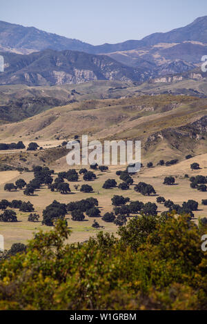 Punto di vista lago Cachuma nel paesaggio della California, Stati Uniti Foto Stock