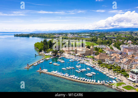 Veduta aerea del castello di Morges nel bordo del lago Leman in Svizzera Foto Stock