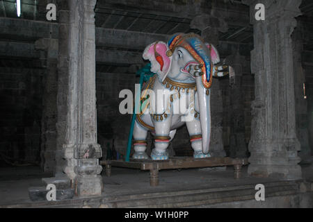 Statua di elefante in un tempio indù, Tamil Nadu, India Foto Stock