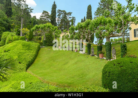 LENNO, LAGO DI COMO, Italia - Giugno 2019: paesaggistico giardino della Villa del Balbianello a Lenno sul Lago di Como. Foto Stock