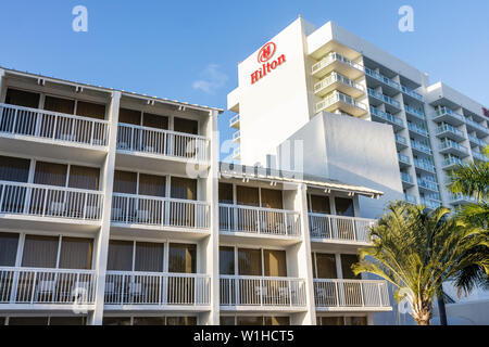 Fort ft. Lauderdale Florida,Hilton Fort Lauderdale Marina,hotel,catena,alloggio,edificio,balcone,esterno,fronte,entrata,cartello,logo,FL091010014 Foto Stock