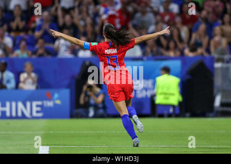 Lione, Francia. 02Luglio, 2019. Alex Morgan degli Stati Uniti durante la partita contro l'Inghilterra gioco valido per le semifinali della Coppa del Mondo femminile del calcio nello stadio di Lione in Francia il Martedì, 02. (Foto: VANESSA CARVALHO/BRASILE PHOTO PRESS) Credito: Brasile Photo Press/Alamy Live News Foto Stock