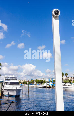 Fort ft. Lauderdale Florida,Hilton Fort Lauderdale Marina,hotel,vista,macchina fotografica di sicurezza,Fiume Intracoastal Stranahan,yacht,luce d'ingombro,FL091010060 Foto Stock