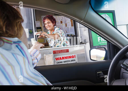 Miami Florida,i 75,Interstate 75,Alligator Alley,strada a pedaggio,autostrada,stand,stand,toll taker,collezionista,lavoro,lavoratori dipendenti staff,pay,cur Foto Stock