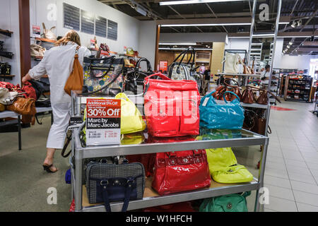 Naples Florida,estero,Miromar Outlets,retail,grandi magazzini,discount,off Hunt,Saks Fifth Avenue,shopping shopper shoppers shop shops market markets ma Foto Stock