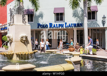 Naples Florida,estero,Miromar Outlets,retail,Mall arcade,brand,designer,discount,Polo Ralph Lauren,store,negozi,business,District,shopping shopper s Foto Stock