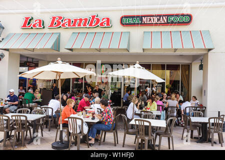 Naples Florida,estero,Miromar Outlets,retail,Mall arcade,brand,designer,discount,food Court plaza table tables casual dining,la Bamba,ristorante messicano Foto Stock